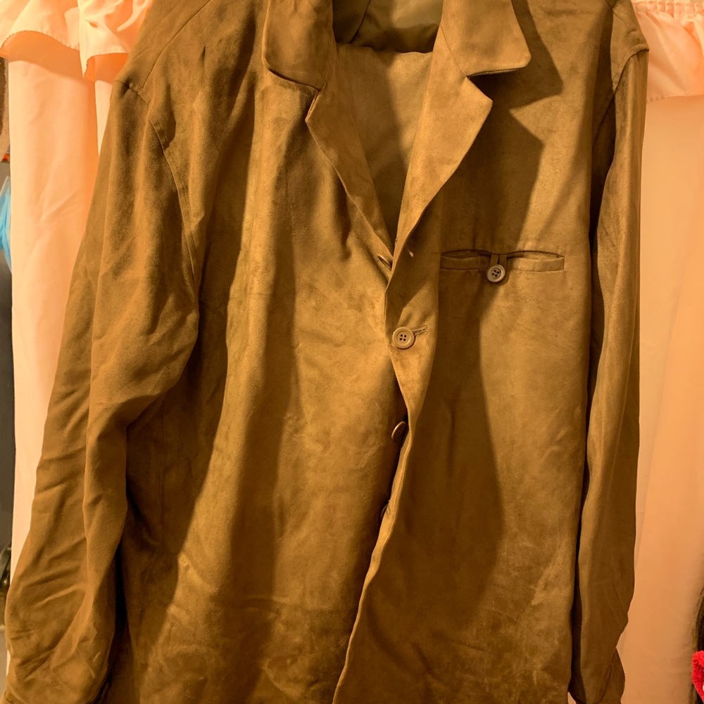 Suit - Picture 3 of 8